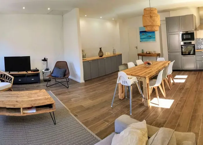 Maison De Ville En Plein Coeur De Sanary 3 Double Chambres 105M2